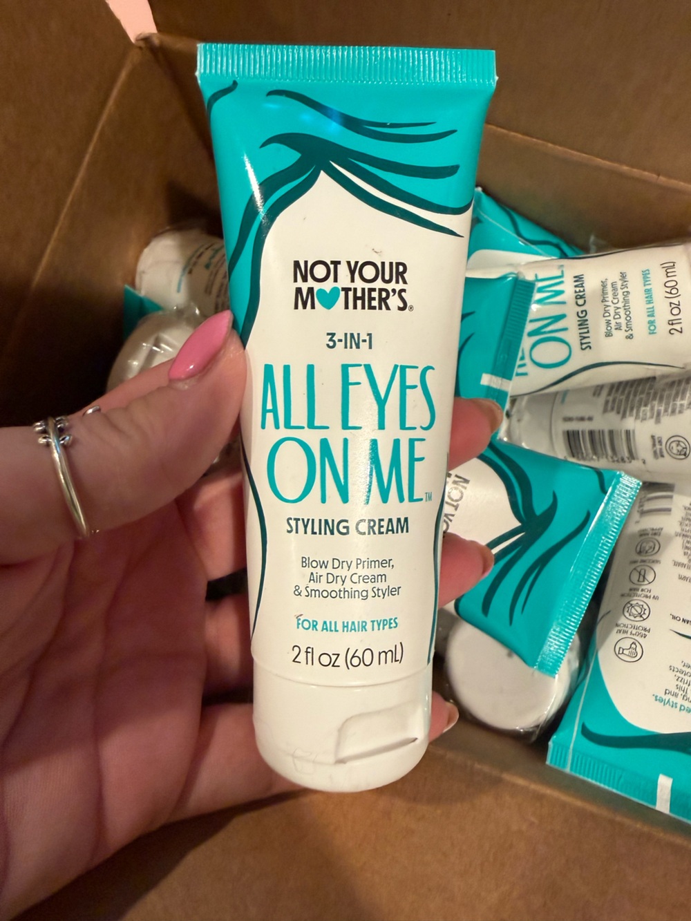 20 - All Eyes On Me Styling Cream - Turquoise/White